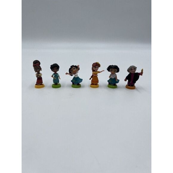 DISNEY ENCANTO MADRIGAL FAMILY 24 Days Of SURPRISES 6 FIGURES - Picture 1 of 7